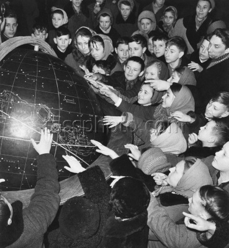 Школьники в Московском планетарии, 1959. Фото с сайта ТАСС.